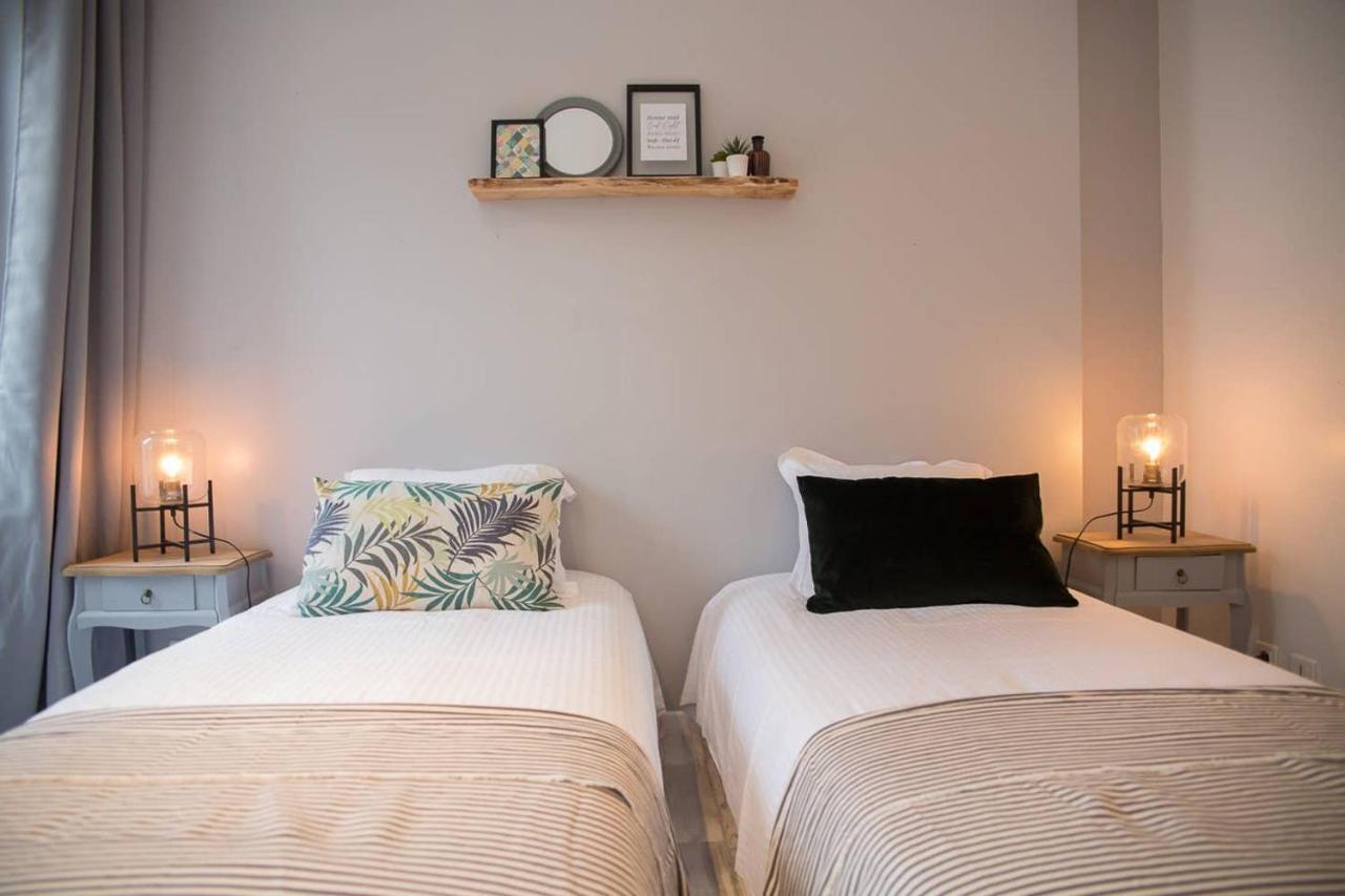 Freedom Grand Triplex Lumineux Decoration Contemporaine - Plein Centre Historique - Parking Gratuit A Proximite Proche Commerces Restaurants - Plages Du Debarquement Apartamento